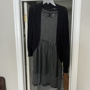 Daisy Fuentes Black and Gray Striped Ensemble